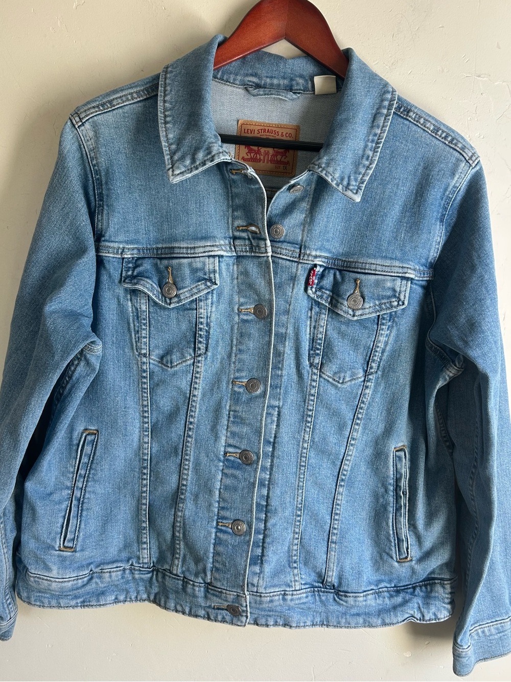 ▶️ Levi’s Ex-Boyfriend Trucker Denim Jacket Women’s 1X Light Wash Stretch Jean